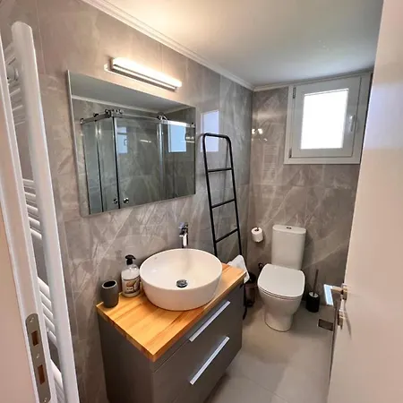 Fays Luxury By The Sea Apartment