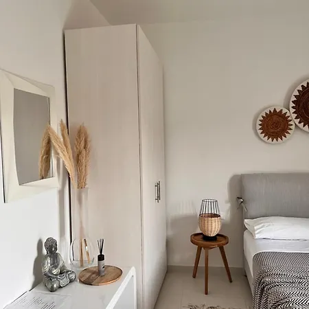 Apartment Fays Luxury By The Sea Finikounta